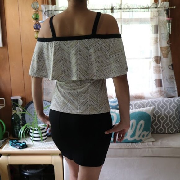 3/$15 CATO Cold Shoulder Pop Over Printed Blouse - Picture 6 of 16